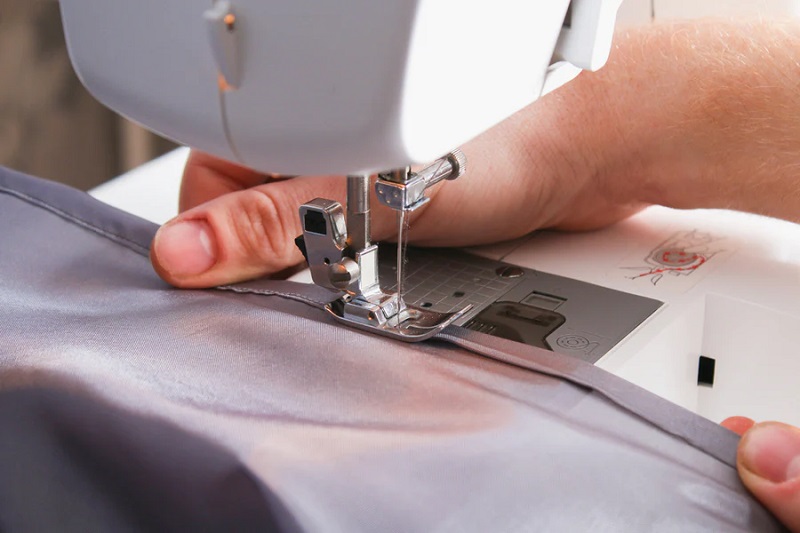 How to hem at shirt with a sewing machine