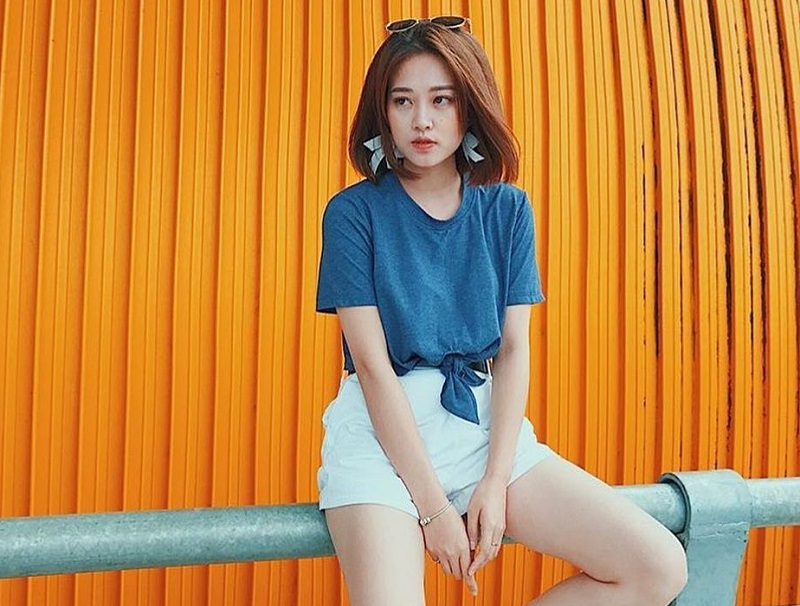 How to style a blue T-Shirt outfit?