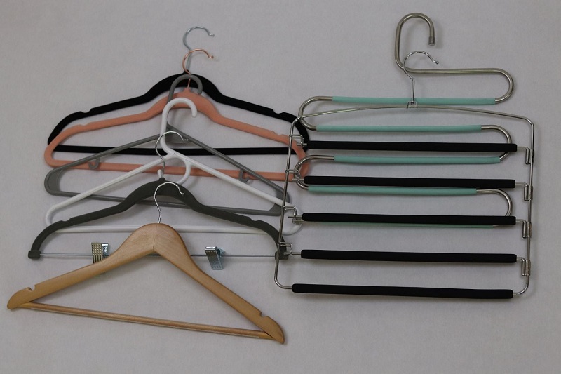 How to Choose the Best Hanger for T-shirts?
