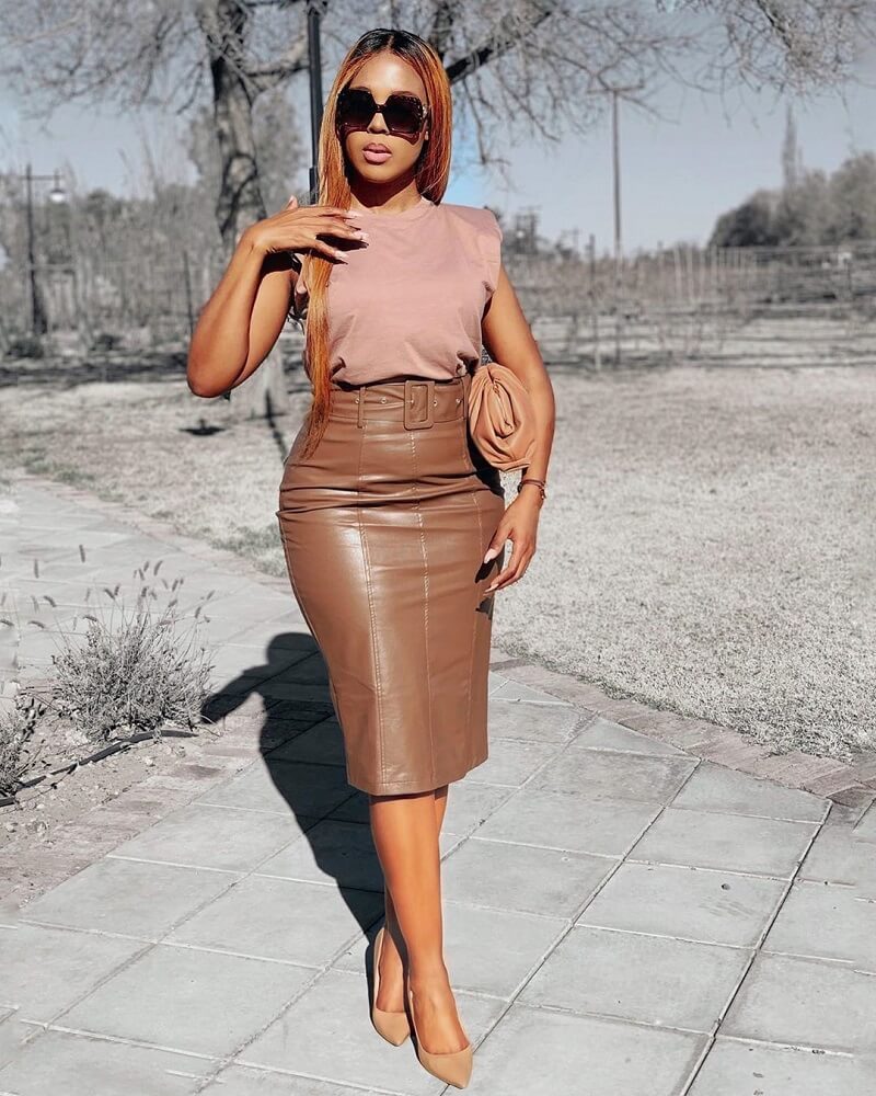 10 Pencil Skirt with T-shirt Outfits That Will Make You Look Fabulous