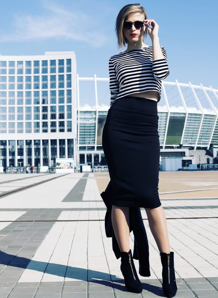 10 Pencil Skirt with T-shirt Outfits That Will Make You Look Fabulous